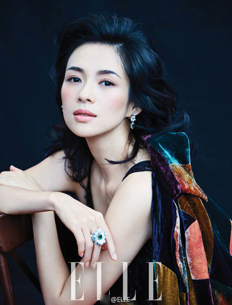 章子怡拍大片妩媚大气妆容精致演绎高级脸