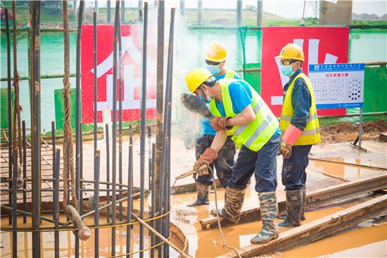 昌景黄铁路（江西段）建设单位齐聚鄱阳，中国建筑承办桥梁长大桩基施工及钻机配套现场观摩会