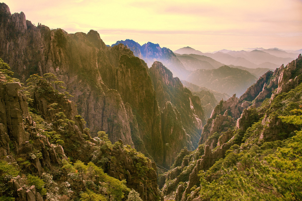 Double Ninth Festival na! Panonood sa tanawin ng taglagas at pagbibigay-galang sa mga matatanda, dalawang tampok ng kasalukuyang pestibal_fororder_20211014HuangShan600