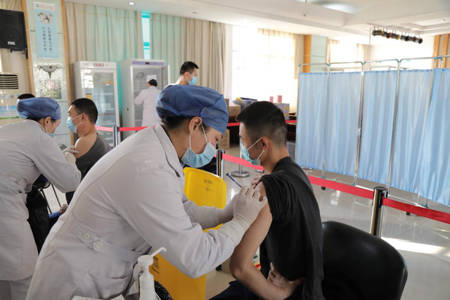 我为群众办实事——助力疫苗接种赣县消防在行动 我为群众办实事——助力疫苗接种赣县消防在行动_fororder_图片1