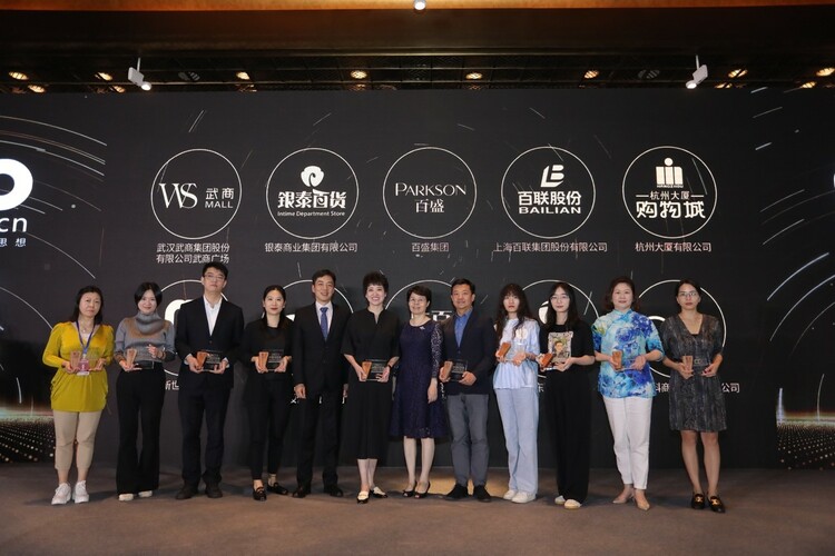 新零售再上新台阶 银泰百货上榜“2021中国化妆品百货零售十强”_fororder_1