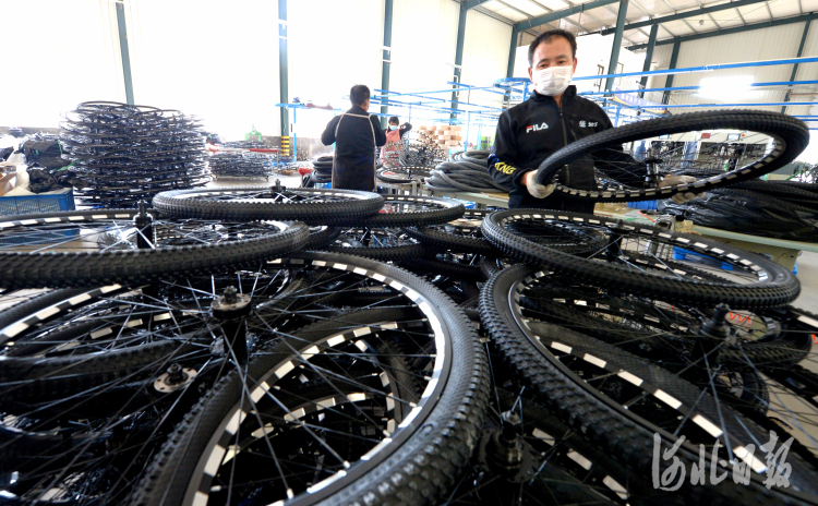 河北广宗：自行车童车企业生产忙