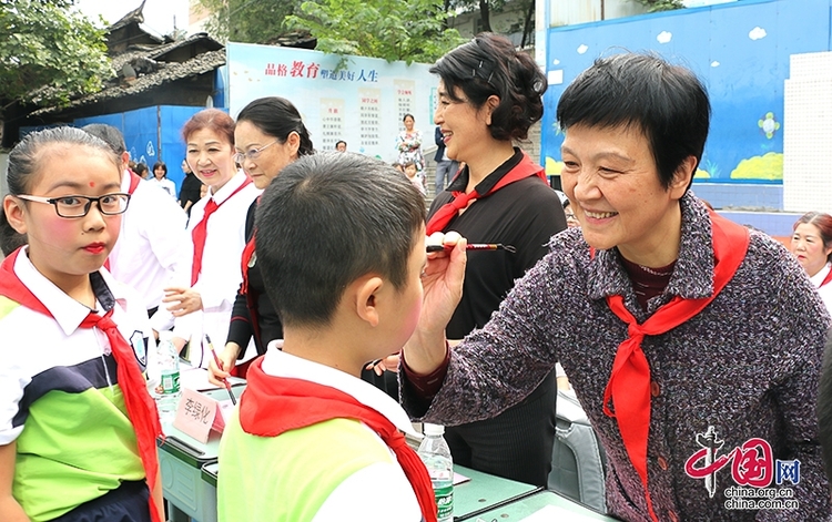 自贡自流井:红心向党 老少同台共庆建队节