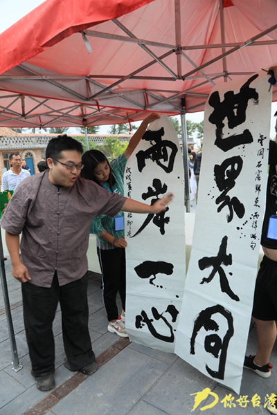 政治伎俩被教师用在校园 台湾青年艺术家：民进党当局该自省