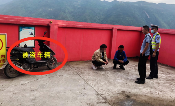 【OK】【B】重庆巫山公安民警下班途中抓获“偷车贼”