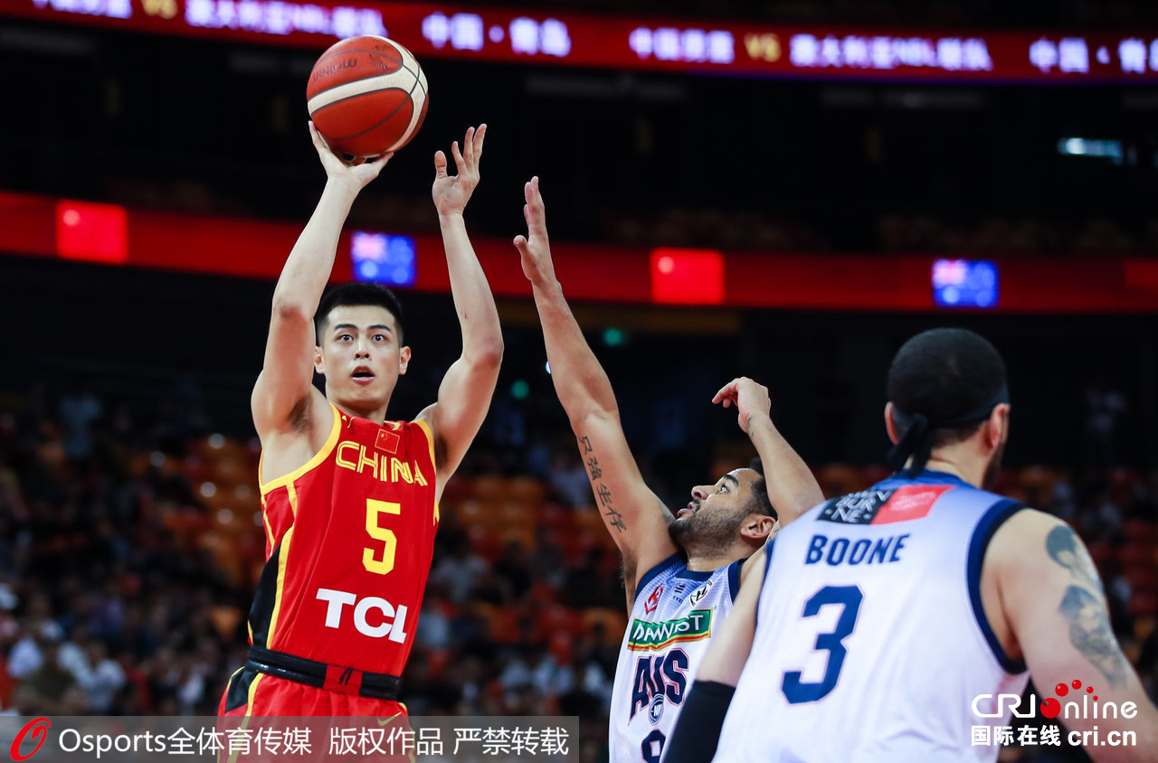 中国男篮89-77澳大利亚联队 获热身赛首胜