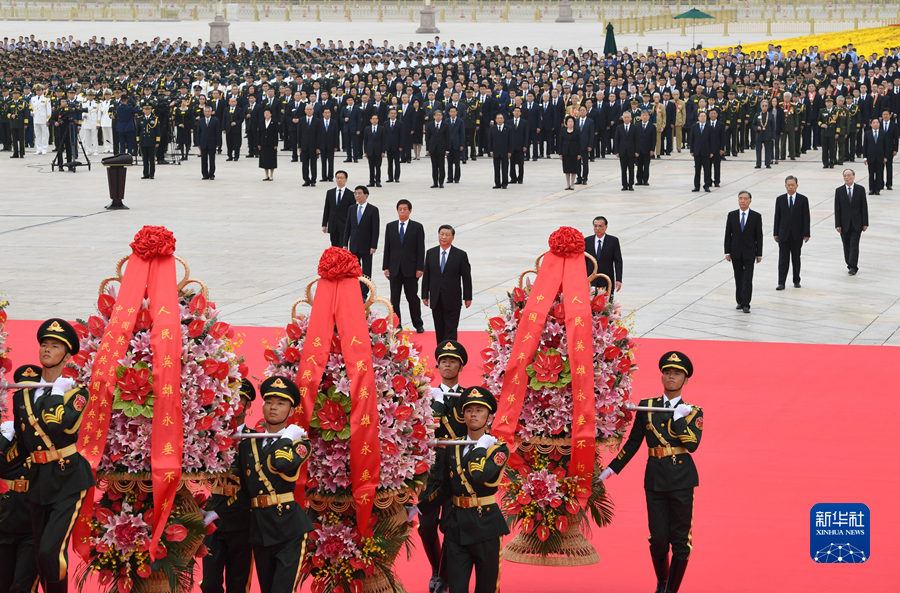 习近平等党和国家领导人出席烈士纪念日向人民英雄敬献花篮仪式