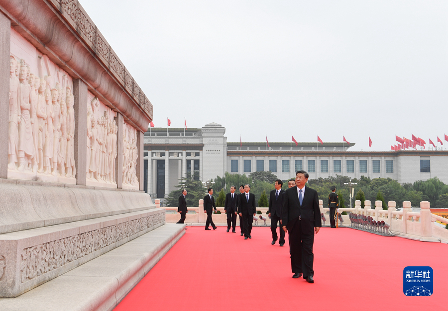 习近平等党和国家领导人出席烈士纪念日向人民英雄敬献花篮仪式