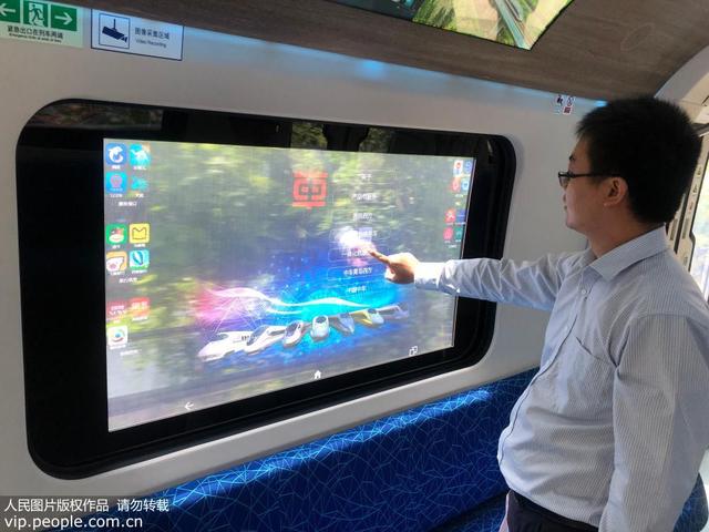 青岛：我国下一代碳纤维地铁列车成功试跑