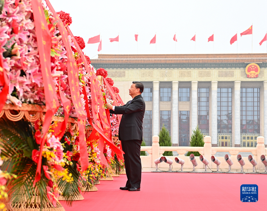 习近平等党和国家领导人出席烈士纪念日向人民英雄敬献花篮仪式