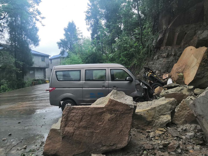 （转载）巴中昨夜强降雨致多个乡镇受灾 目前正在转移受灾群众