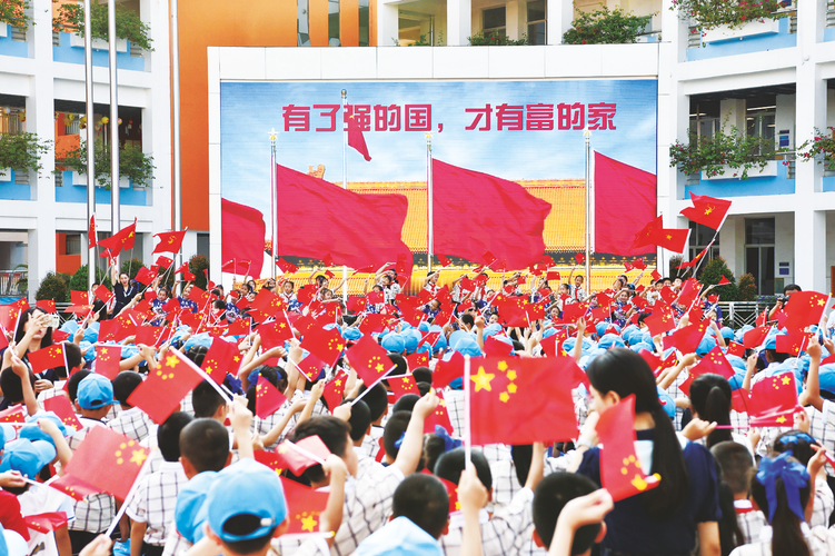 南宁市各学校开展庆祝新中国成立72周年爱国主义教育活动