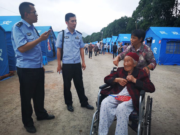 图片默认标题_fororder_轮椅上为106岁伍玉凤老人--摄影-唐逸