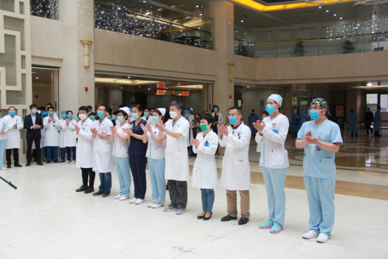 吉大一院派出30名护士和ECMO救治医疗队驰援吉林市疫情防控工作！