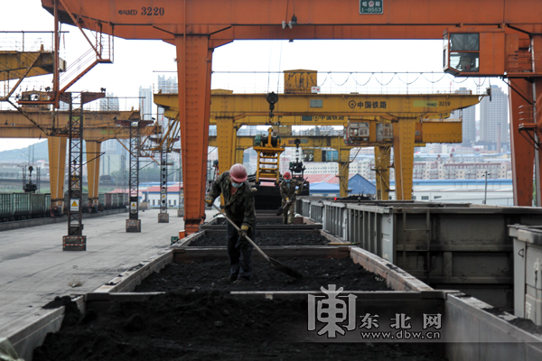 绥芬河铁路口岸国庆假期日均进口煤炭超5000吨