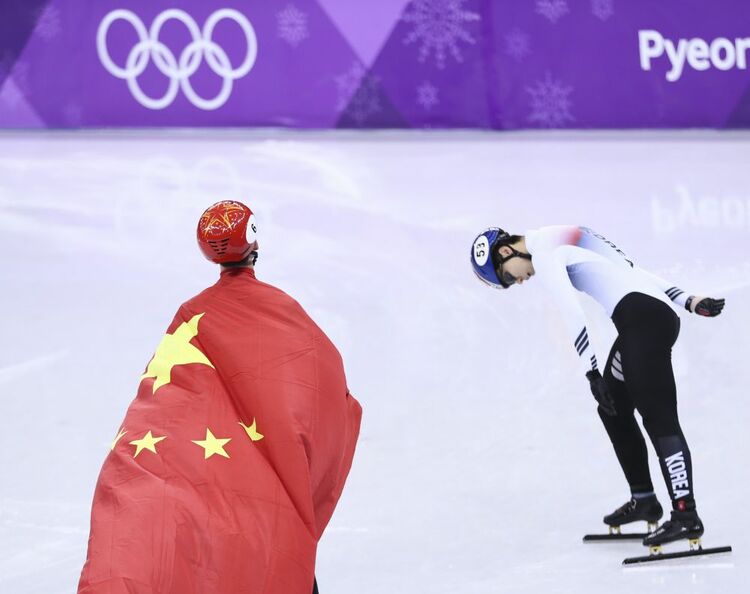 新华全媒+｜中国选手拿过的冬奥 牌，都长啥样？