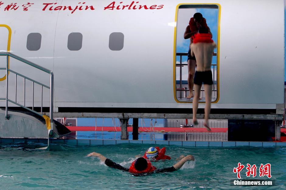 探访天津航空E190飞机水上迫降训练场(组图)