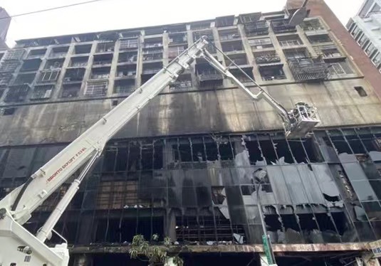 总台直击丨台湾高雄大火46死41伤 7楼以上伤亡惨重_fororder_08