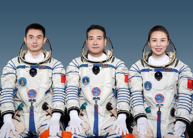 Sin ta gabatar da sunayen ‘yan sama jannati da za su bi kumbon Shenzhou-13 a aikin binciken tashar sararin samaniya_fororder_6d81800a19d8bc3edc6b457c04f9e217a9d345a4