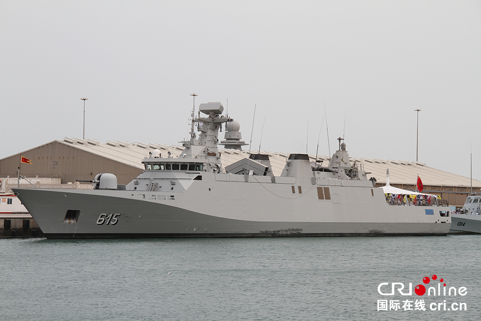 七国军舰抵达卡塔尔参加海防展 美军舰携带激光武器亮相