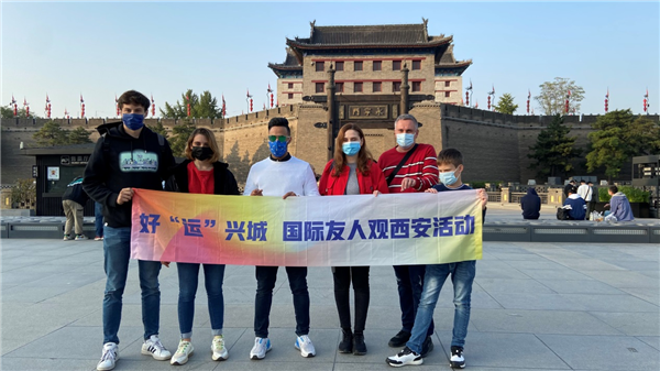 International Friends Enjoy Romance in Xi'an, China_fororder_1