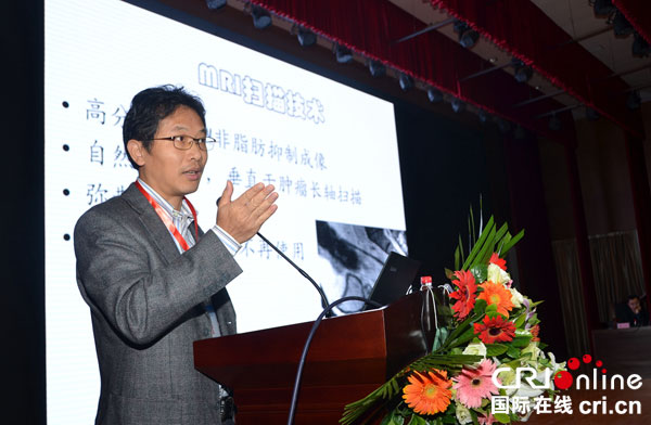 图片默认标题_fororder_四川大学华西医院放射科副主任伍兵教授讲课