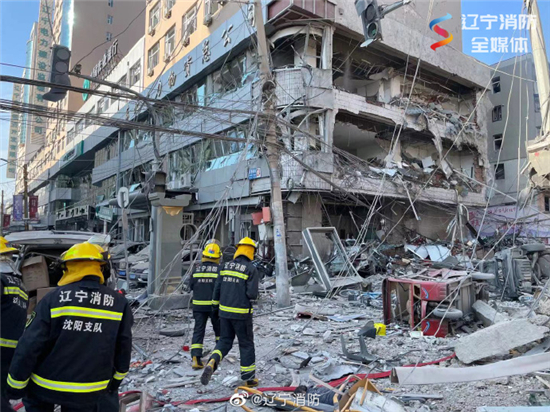 （等）图）沈阳太原街一饭店发生爆炸 已致3死30余人受伤_fororder_消防1