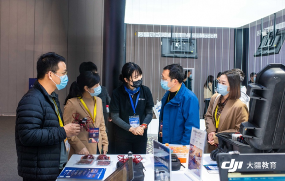 大疆教育携新品AI套件亮相第80届中国教装展