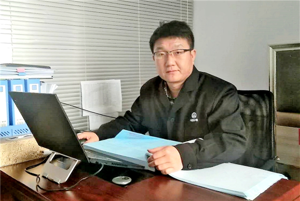 “转动”大桥的人——记襄阳东西轴线上跨铁路转体桥总工程师夜卫平_fororder_夜卫平工作照