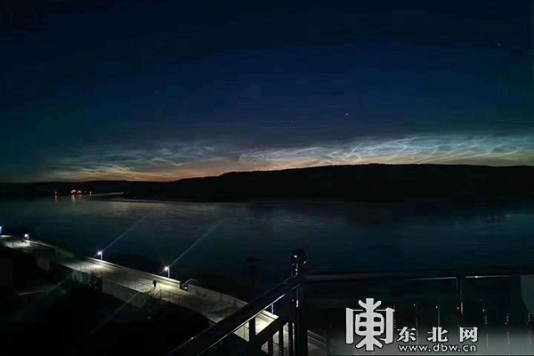 唯美!北极漠河上空出现夜光云