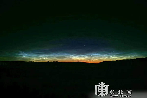 唯美!北极漠河上空出现夜光云