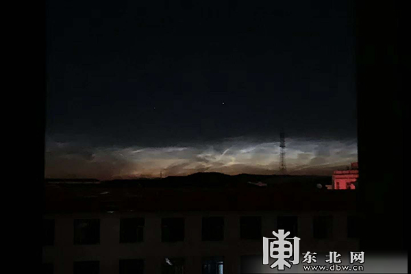 唯美!北极漠河上空出现夜光云