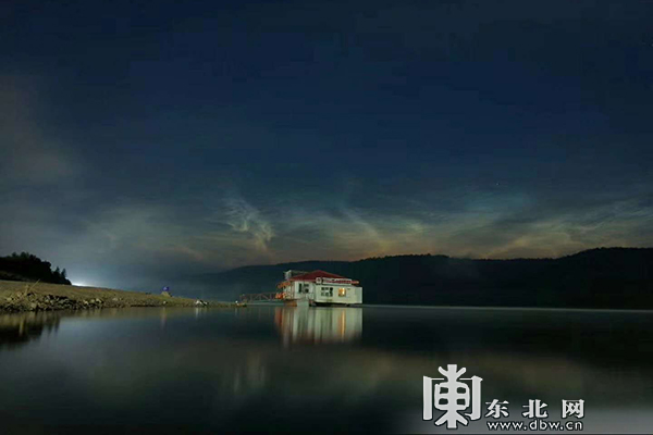 唯美!北极漠河上空出现夜光云