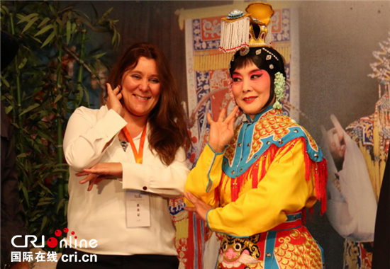 驻华外交官走进泰州梅兰芳纪念馆:京剧是一场