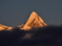 Pemandangan Indah di Gunung Namcha Barwa Tibet
