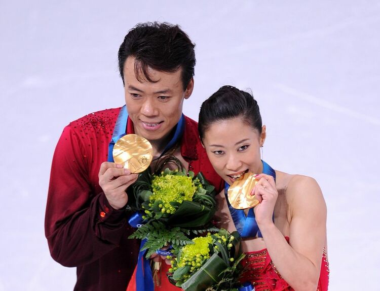 新华全媒+｜中国选手拿过的冬奥⾦牌，都长啥样？