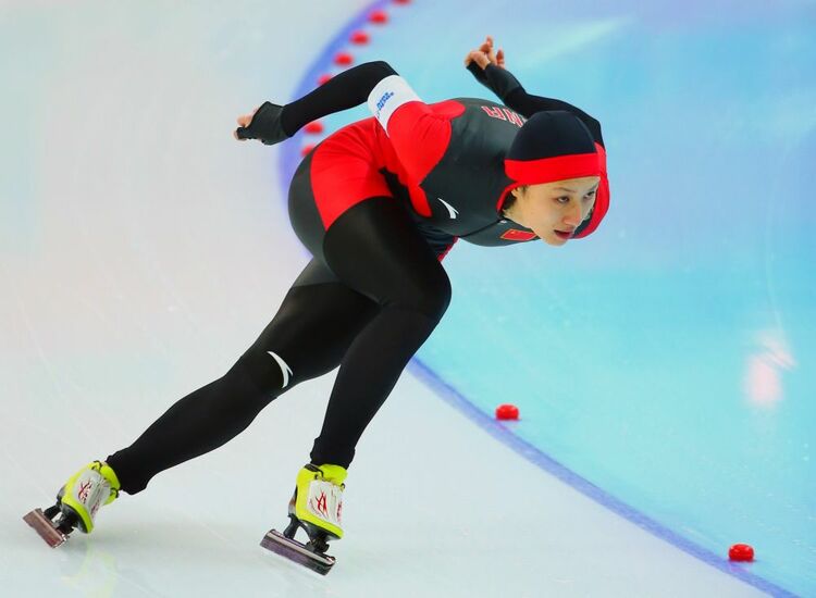 新华全媒+｜中国选手拿过的冬奥⾦牌，都长啥样？