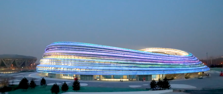 一座座拔地而起的世界级运动场馆 兑现着中国如期举办冬奥会的