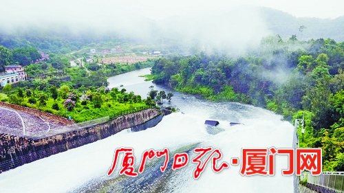 【要闻】【厦门】【移动版】【滚动新闻】【Chinanews带图】逼近汛限水位 厦门市汀溪水库开始今年首次泄洪