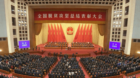 把荒山秃岭留给历史,把绿水青山留给未来 |《美术经典中的党史》邀您走近油画《太行山上的新愚公——李保国》……