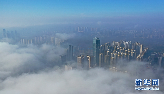 贵阳大雾天气城市秒变天宫