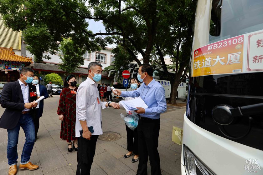 时政新闻眼丨两会第一天，习近平出席多场重要活动