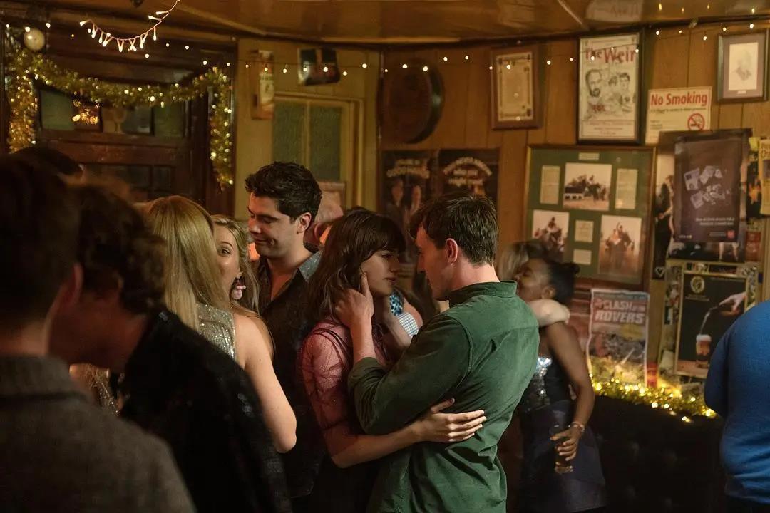 520,看看这部“上头”的BBC新剧,是怎样让人看到爱情最美的样子 520,看看这部“上头”的BBC新剧,是怎样让人看到爱情最美的样子