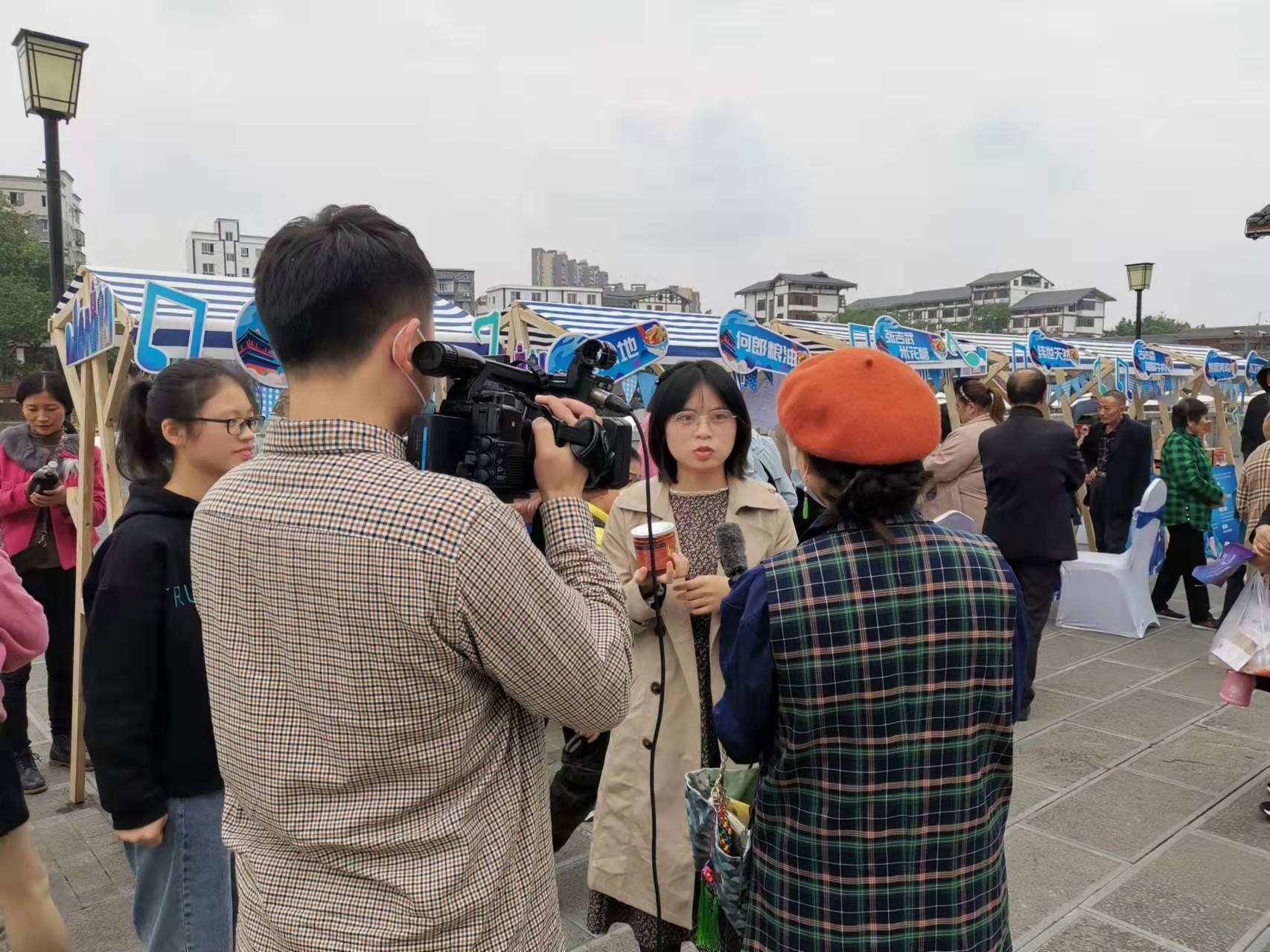 首届乐山乡村振兴直播大赛火热进行中 首届乐山乡村振兴直播大赛火热进行中