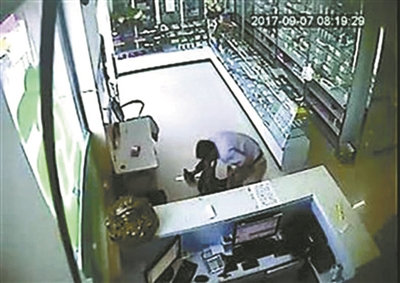 医生心肺复苏按断女子12根肋骨：没做错 监控可证