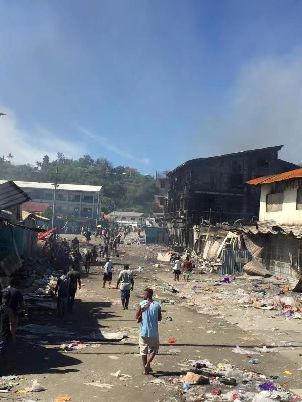 所罗门群岛游行示威持续 多处建筑遭纵火