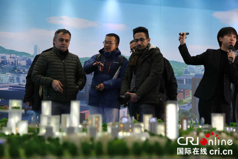 丝路名人走进未来科学城 感受北京科技发展魅