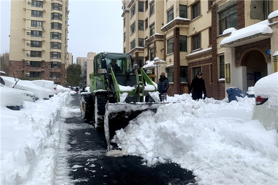 人人都是志愿者 沈阳铁西区4000余名建筑工人、物业管家参与除雪_fororder_志愿者1