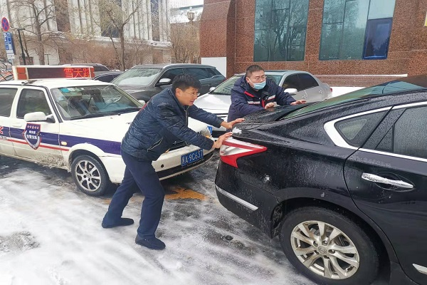 “人保红”浴雪鏖战 做有温度的人民保险_fororder_微信图片_20211111135509