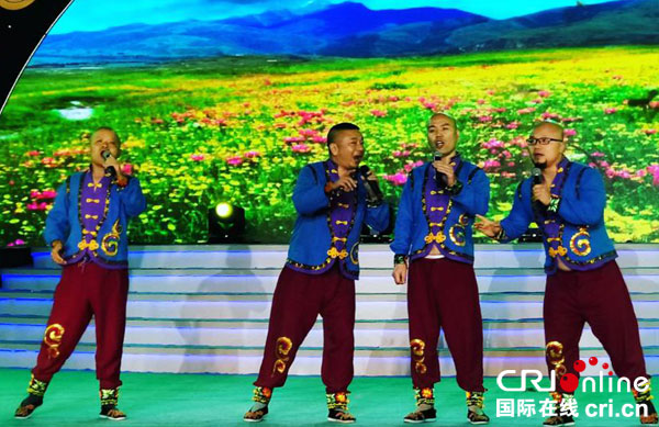 图片默认标题_fororder_精彩表演（摄影-何芳）